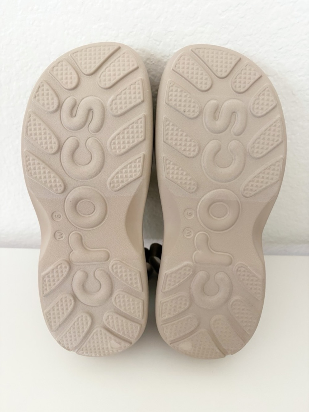 Crocs Soho Y-Strap Sandals Women’s Size 6 Dulce New - Picture 9 of 12